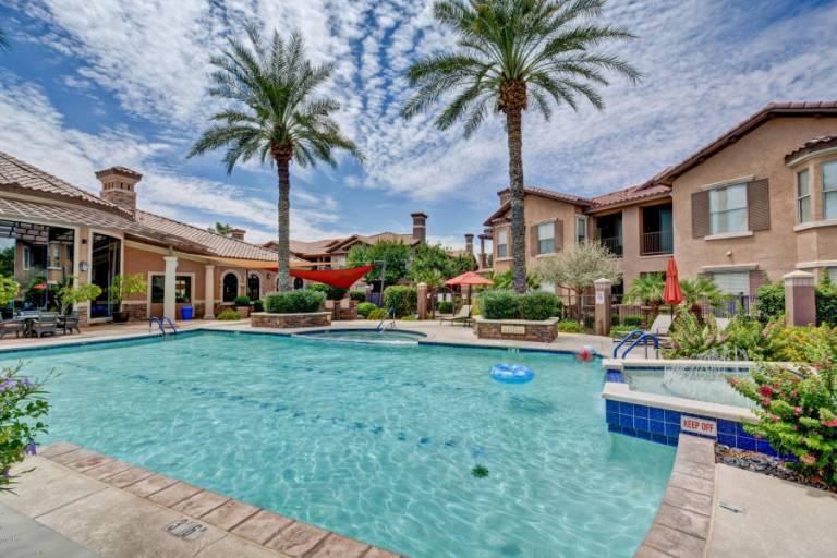 Beautiful Condo with Pool Spa and One Car Garage