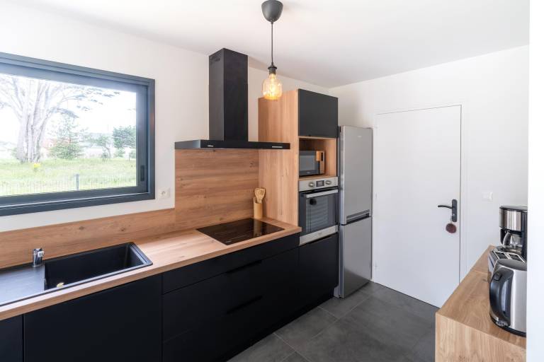 Vacation home with barbecue, yard & terrace — photo 3