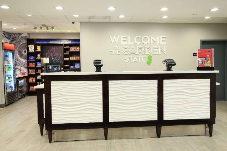 Hampton Inn & Suites Mount Laurel/Moorestown — photo 4