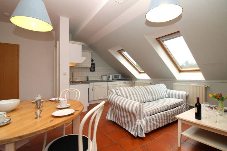 Appartementhaus Villa Sanssouci WE 2: strandnahe 2-Zimmer-Fewo mit Dachterrasse — photo 2