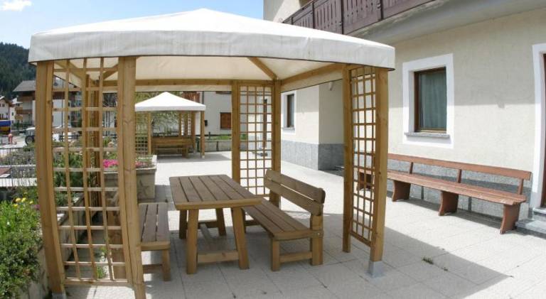 Rental apartment with BBQ, terrace & garden — photo 3