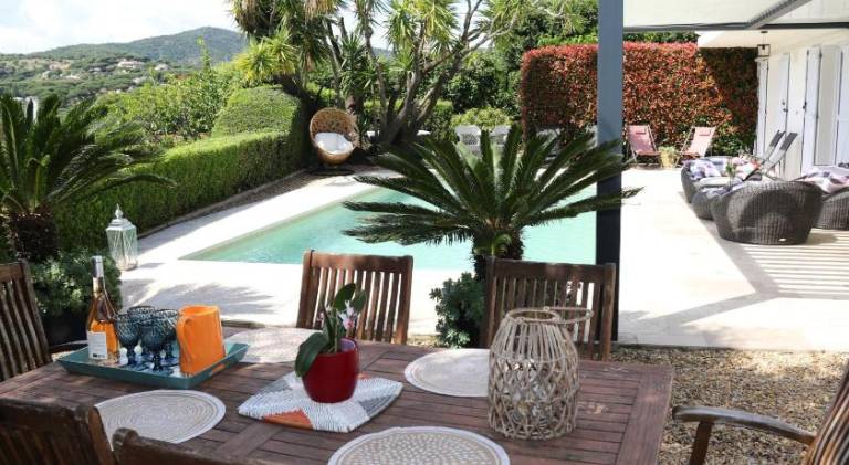 Fully equipped villa with patio, barbeque & private pool | Perfect for remote work | Dogs allowed — photo 4
