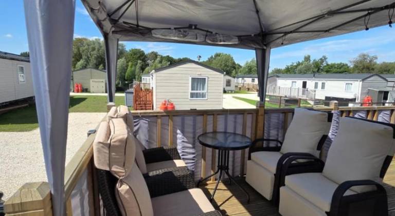 Lodge with garden & patio — photo 4