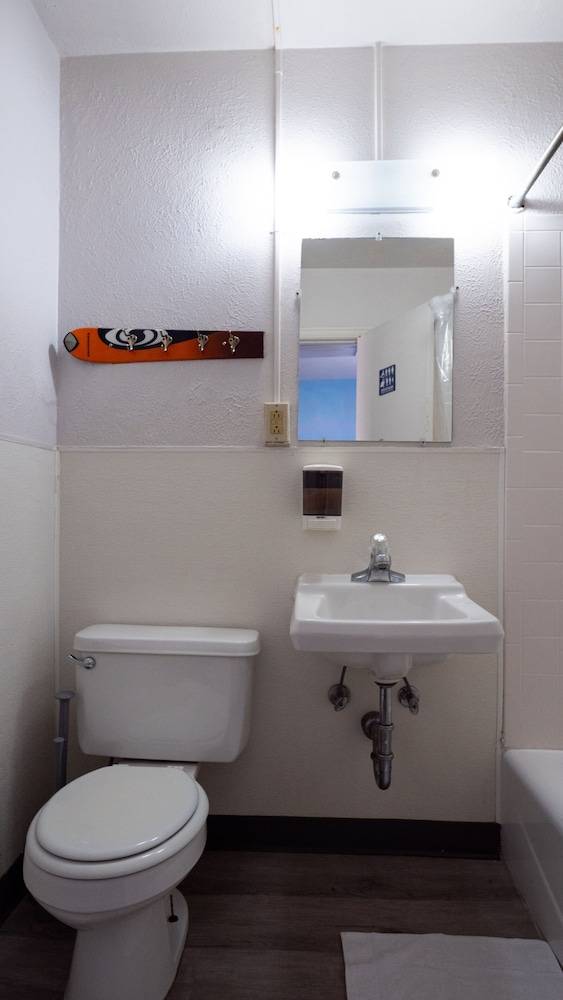 Hostel Northeast Colorado Springs