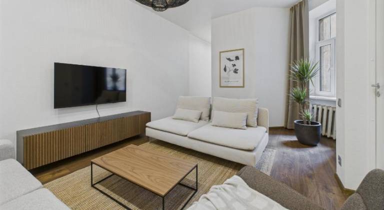 2BR Old Town Apartment near St Peter's Church in Riga