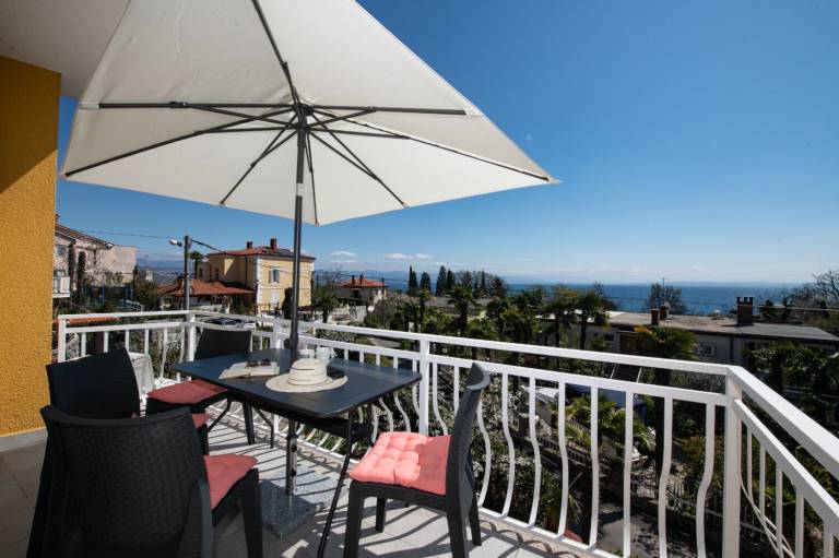 Holiday apartment with garden & BBQ | Sea view in Opatija