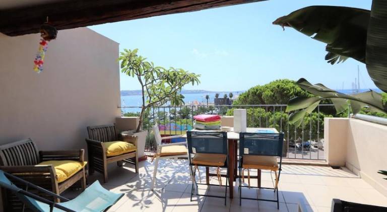 Rental apartment with patio — photo 5