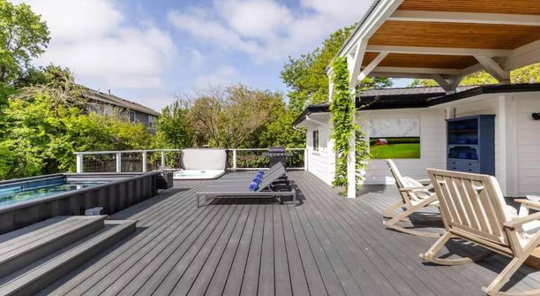House with pool — photo 5