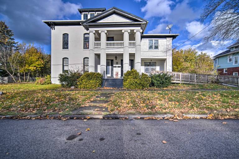 Historic Family Home 2 Mi to Lake Erie & Zoo! — photo 3