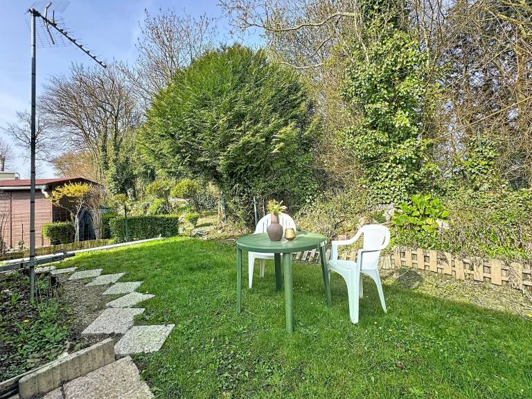 Vacation home with terrace, yard & pool — photo 5