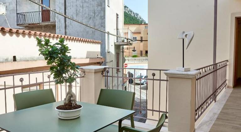 Apartment with terrace — photo 4