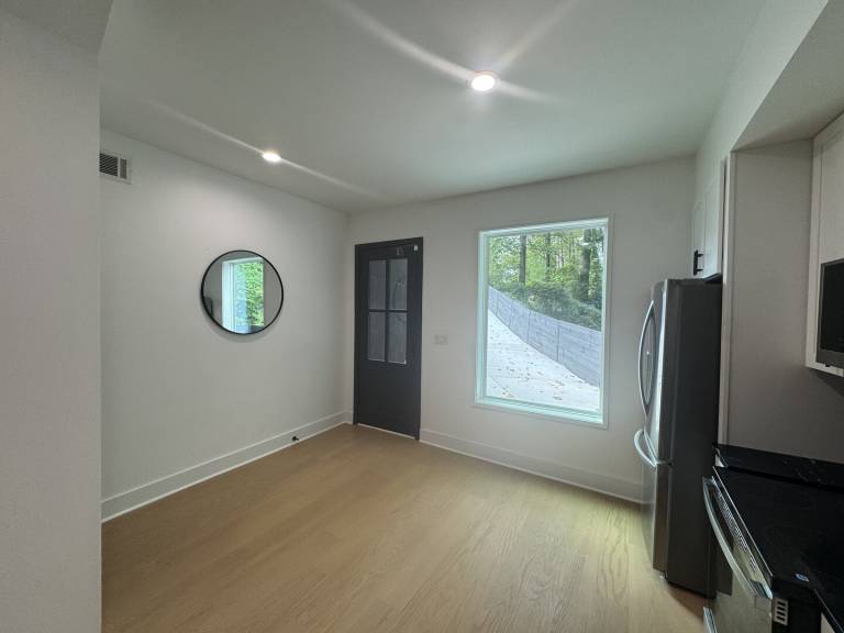 Luxury 2BR/2BA in Brookhaven – Modern Comfort & Prime Location — photo 2