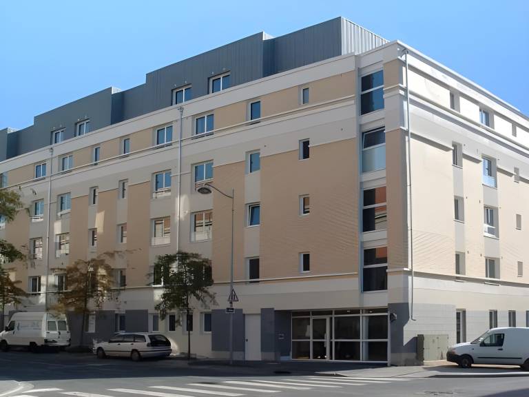 Serviced apartment for 127 persons in Tinqueux