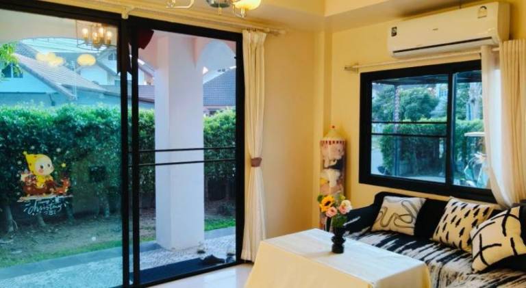 Spacious villa with pool & garden | Pets are welcome — photo 2