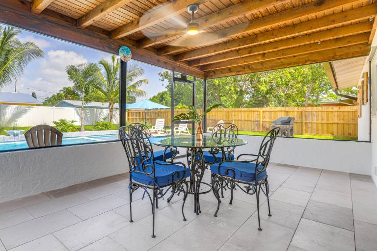 Swim, Game & BBQ: Family Retreat in Stuart — photo 2