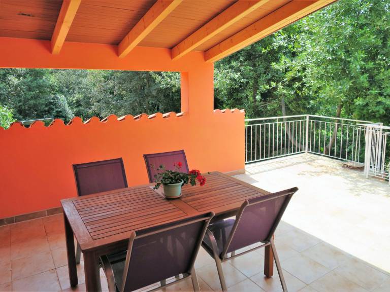 Apartment with garden & patio — photo 2