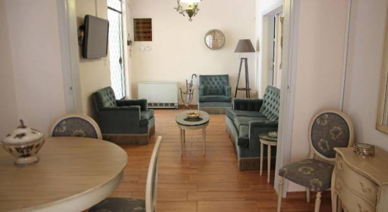 Villa with garden & patio — photo 2