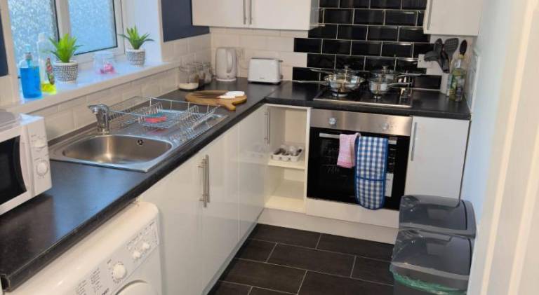 Thesiger Court Apartments - Free Private Parking - by Property Promise — photo 4
