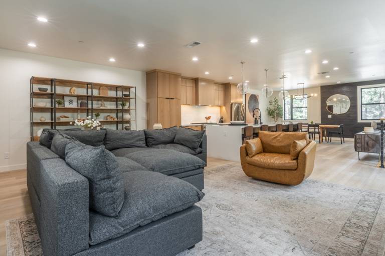 New Luxury 4BR /3BA Obsidian Reserve 126 – Private Hot Tub & Sauna, 2-Car Garage, gr8 Views! — photo 3