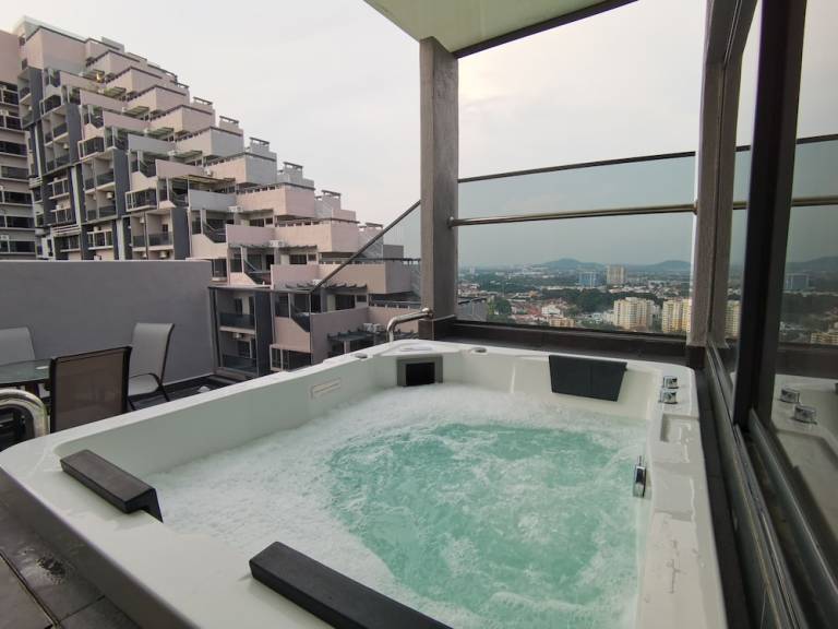 Condo  Kampung Morten