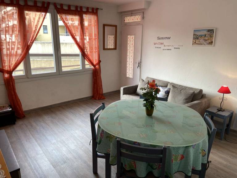 Apartment with 2 rooms for 6 persons — photo 3