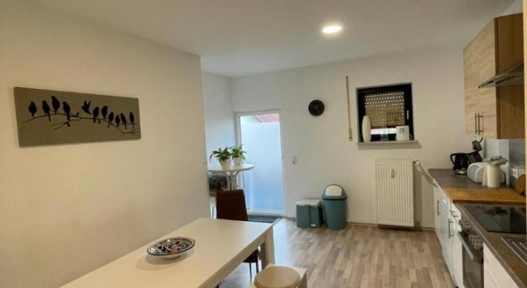 Apartment with garden — photo 3
