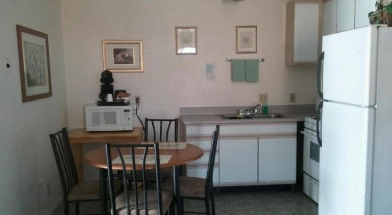 Bishop Village Motel — photo 4