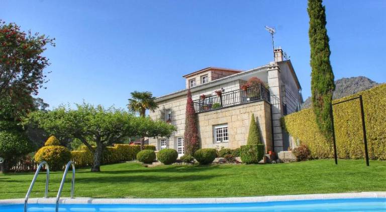 Chalet with private pool, garden & BBQ | Good for workation in Vigo