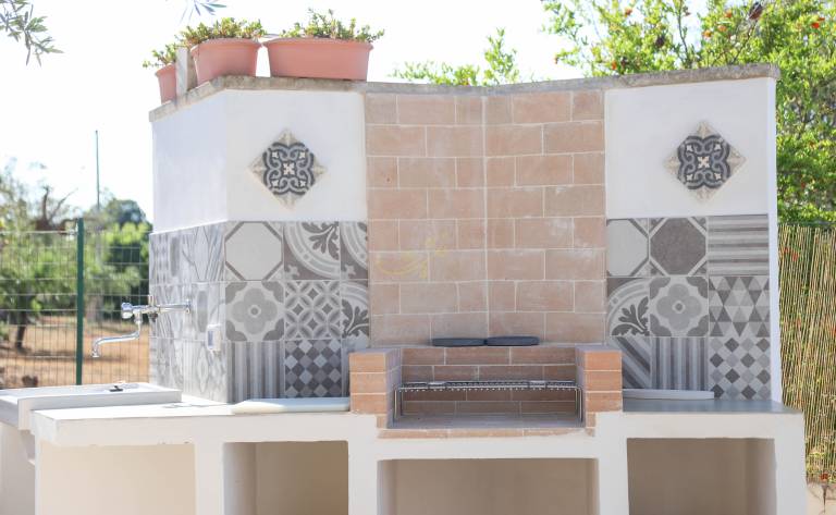 Family-oriented pleasant house with yard, BBQ & terrace | Pool view | Dogs allowed — photo 3