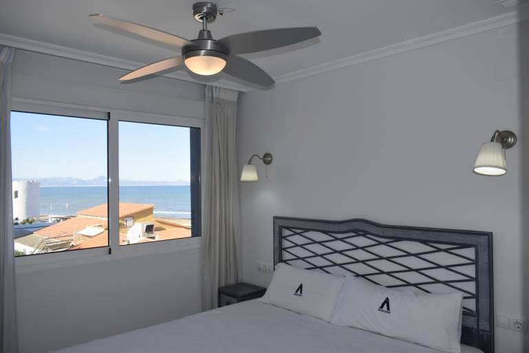 Apartment with pool, garden & terrace | Beach view — photo 4