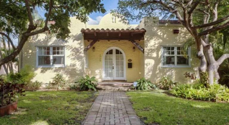 Nice vacation home with pool | Pets allowed in West Palm Beach, FL