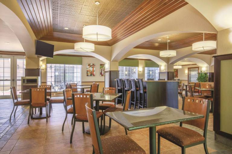 La Quinta Inn & Suites by Wyndham Bentonville — photo 4