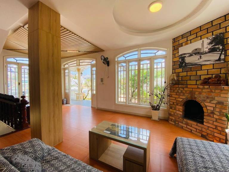 Vacation home with garden, hot tub & BBQ | Perfect for remote work | Pet-friendly — photo 2