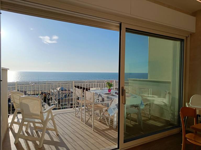 Seafront apartment with sea-view terrace – Lido di Camaiore — photo 3