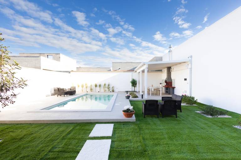 Family-oriented lovely vacation home with garden, barbecue & private pool | Garden view | Dogs allowed — photo 4