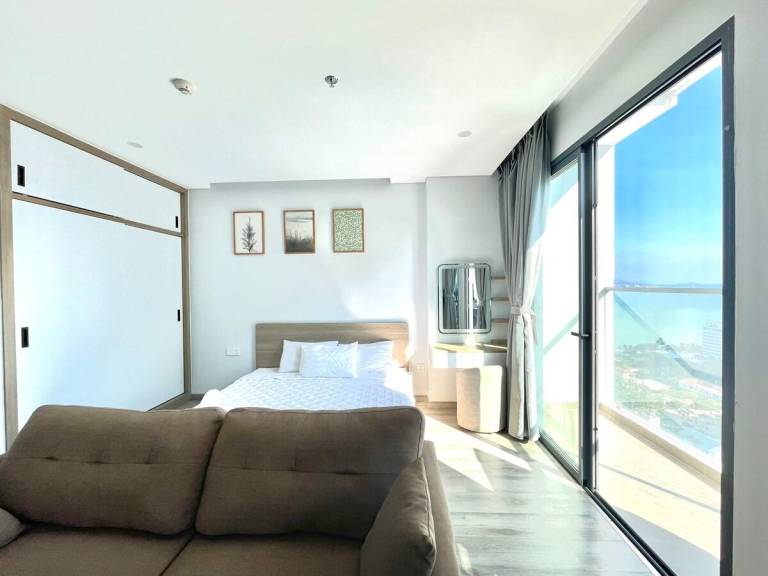 Apartment with pool | Beach nearby | Suitable for remote work | Pet-friendly in Nha Trang