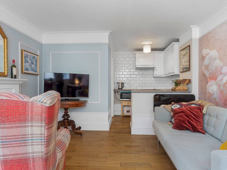 Beautiful apartment with yard & fast internet | Pet-friendly — photo 4