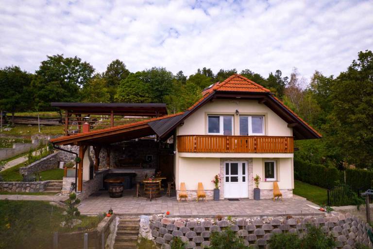 hiša Sadinja Vas pri Dvoru