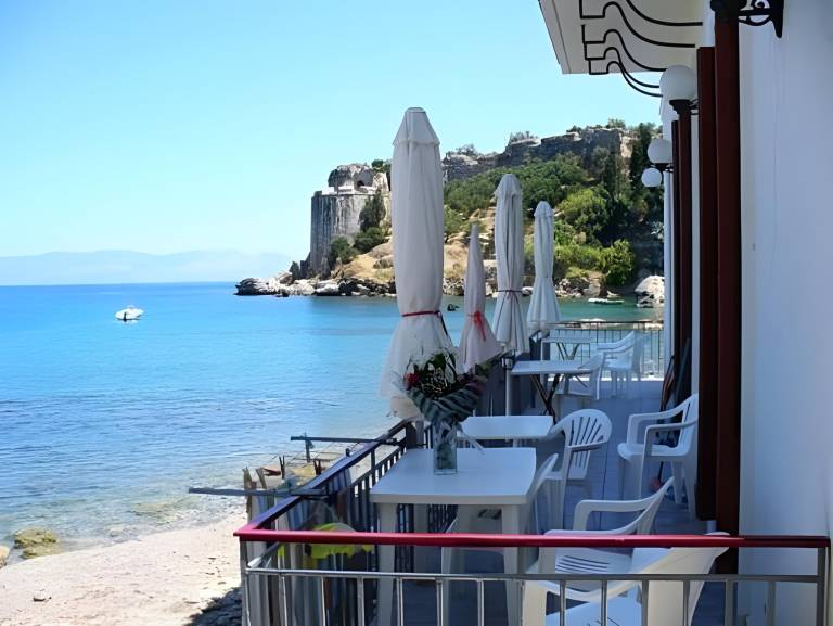 Apartment with yard & patio in Pylos-Nestoras