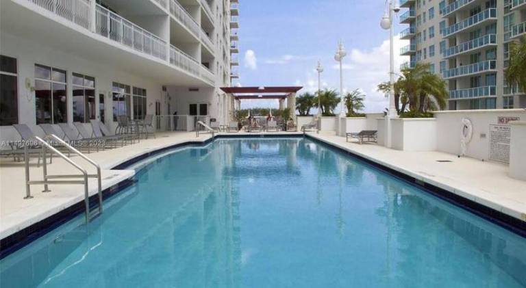Rental apartment with pool & jacuzzi — photo 3