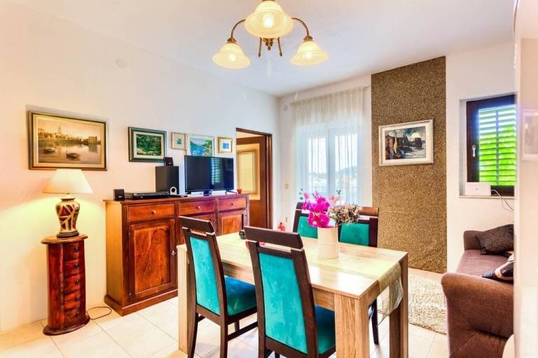 Apartment with terrace, garden & barbecue | Sea view — photo 4