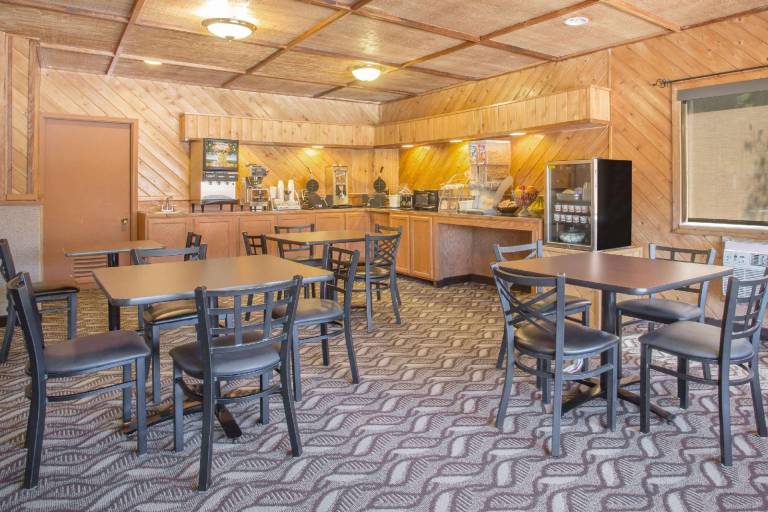 Super 8 By Wyndham Dubois — photo 5