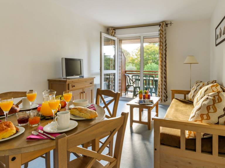 Rental apartment with garden, sauna & heated pool — photo 3