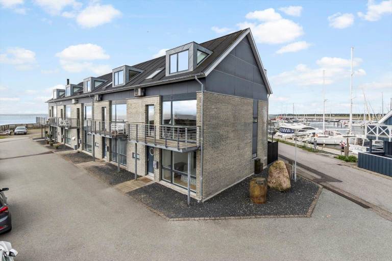Fully equipped charming vacation home with BBQ & patio | Sea view | Dogs allowed in Grenaa