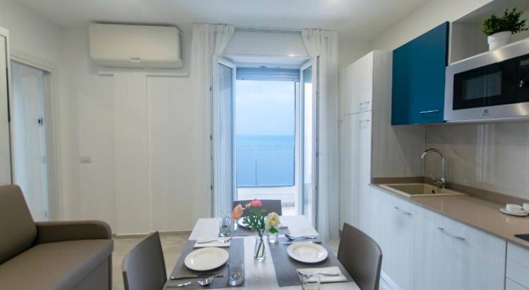 Serviced apartment with patio — photo 4