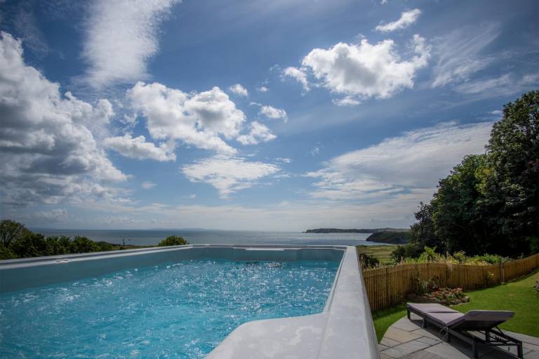 Castle with private pool, jacuzzi & yard | Sea view — photo 3