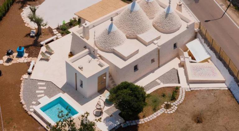 Charming vacation home with jacuzzi & pool | Pets are welcome in Franca