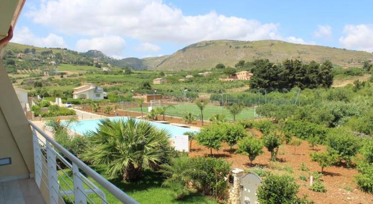 Holiday apartment with hot tub & pool | Pets allowed — photo 3