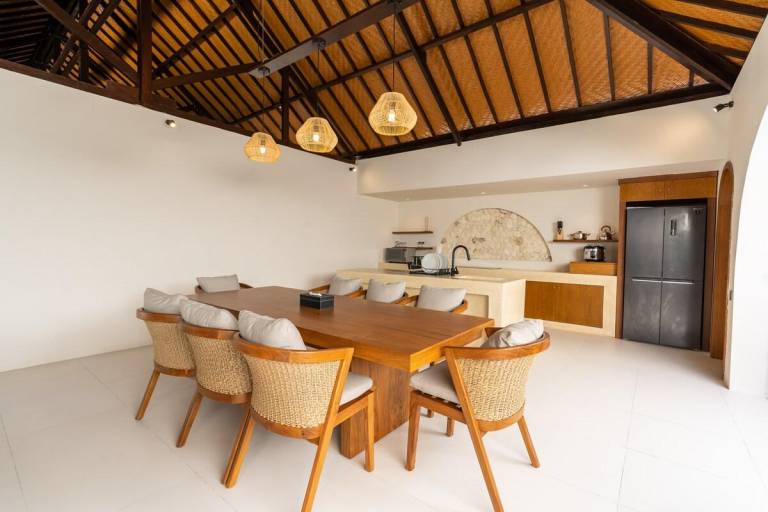 Villa with pool, grill & patio — photo 5