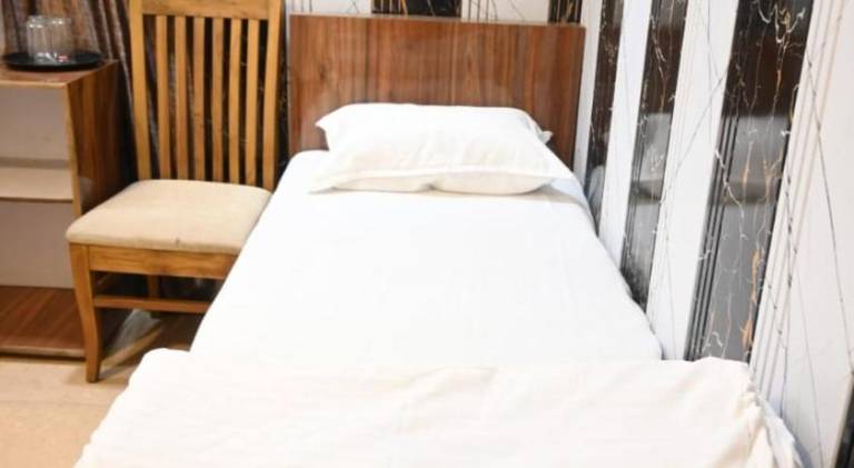 OYO Omkar Guest House in Tola